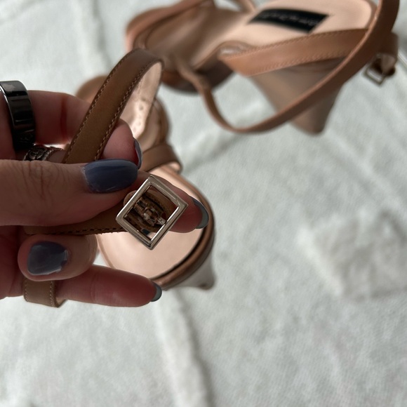Steve Madden Heels Tan/Nude - Picture 4 of 6